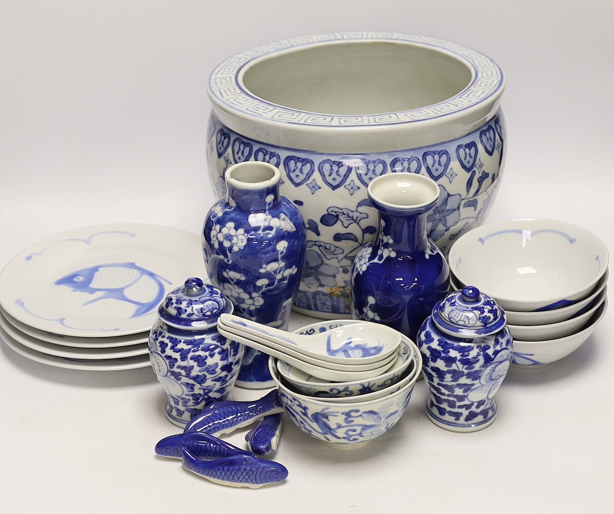 A group of Chinese and Japanese blue and white ceramics, early 20th century and later, largest 20cm